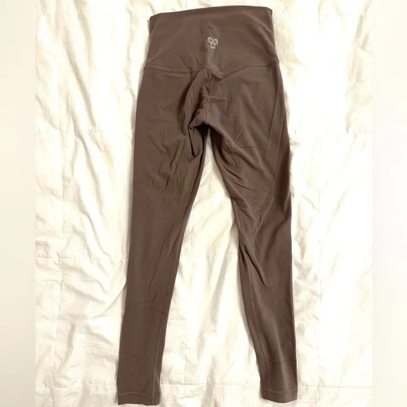 TNA Butter High Rise Cheeky Leggings size XS in deep taupe - Picture 7 of 7